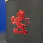 Étiquette avec dorure à chaud rouge